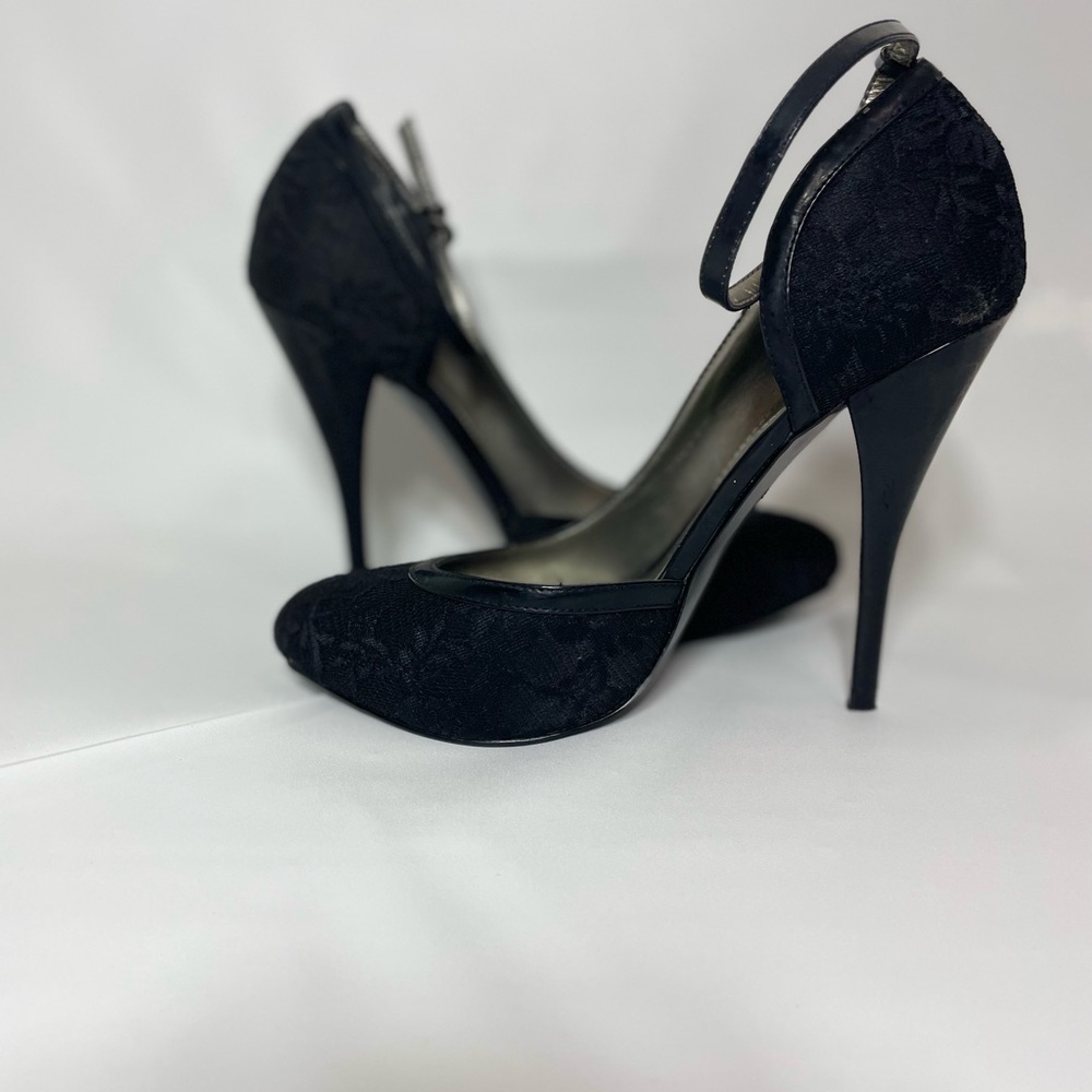 Guess Embroiled Stiletto’s